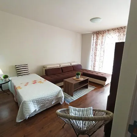 Diamond Daire Burgaz